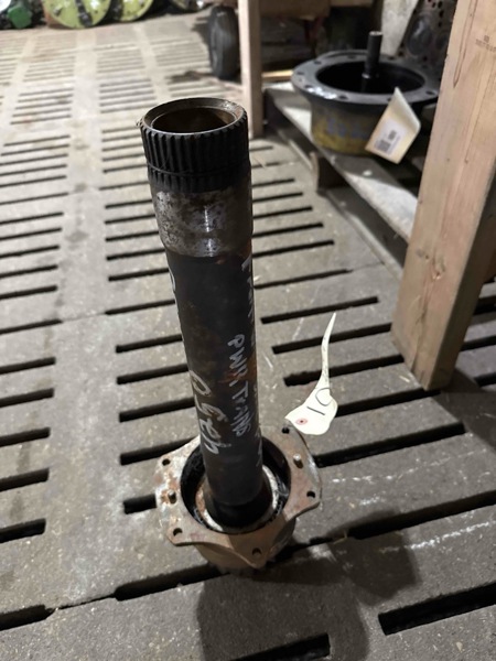 Deere 4055, 4255, 4455, 4050, 4250, 4450 Shaft And Bearing Housing
