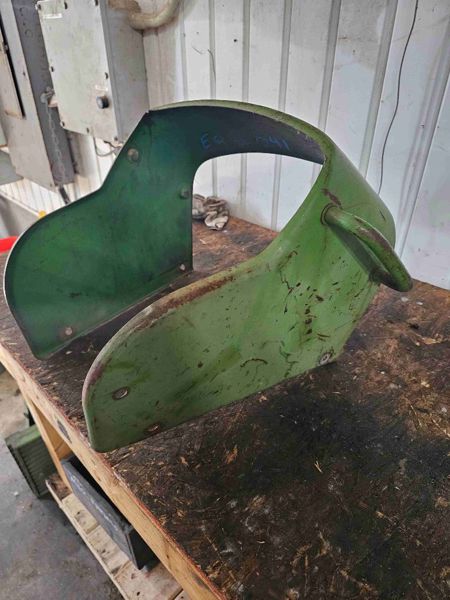 Deere 4020 Cowl