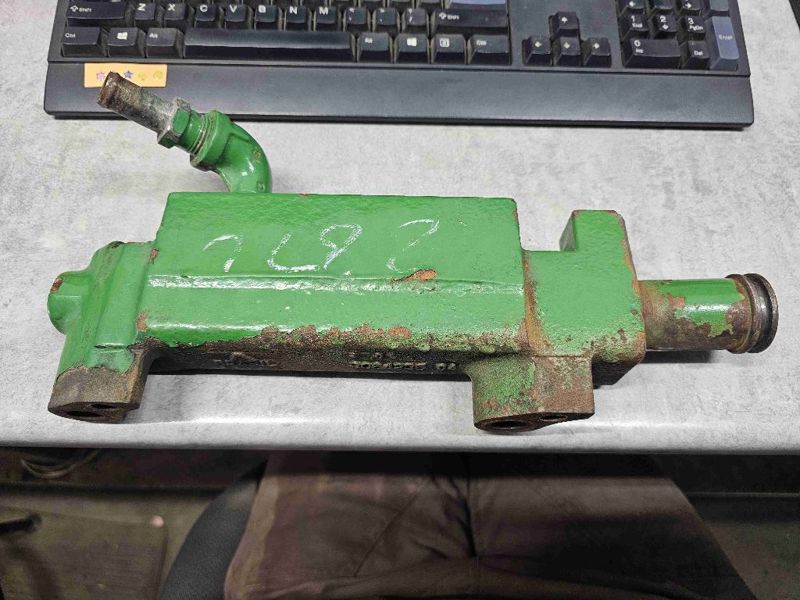 Deere 8870, 8970, 8770, 8570 Rear Water Manifold