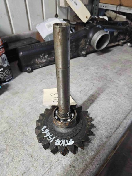 Deere 8430, 8630, 8440, 8640, 8450, 8650 Shaft & Gear Assy.