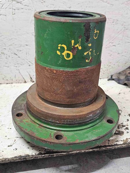 Deere 8430, 8630, 8850, 8450, 8650 Pinion Shaft Quill