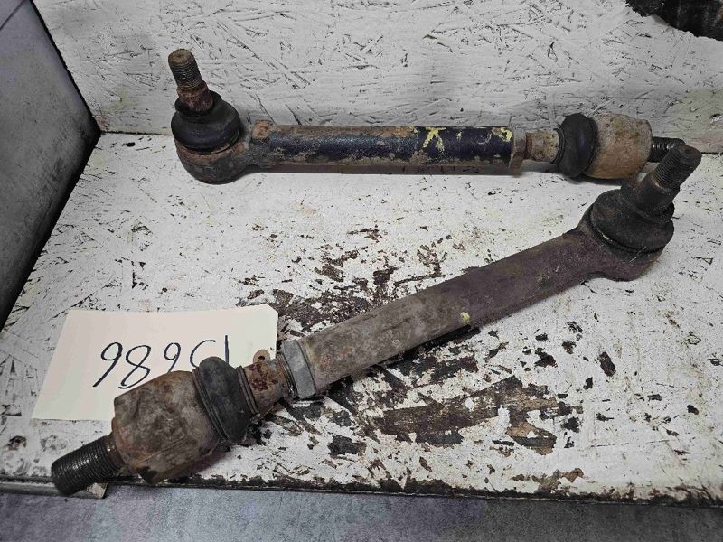 Case/case I.H. MX120, MX100, MX110, MX135, MX150, MX170, MX80C, MC90C Tie Rod Assy.