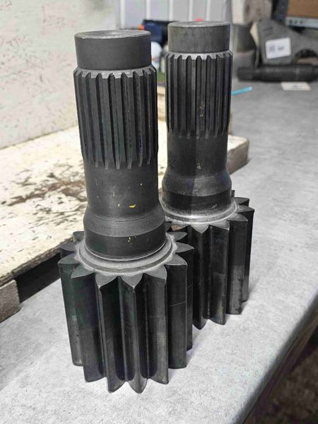 Deere 4630, 4520, 4620, 7020, 7520, 8630 Pinion Shaft