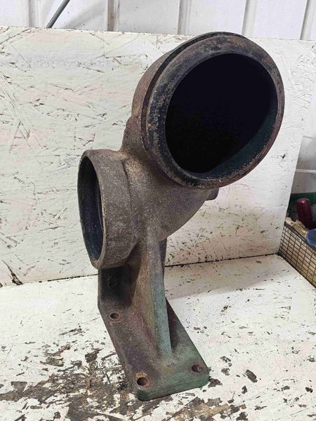 Deere 8850 Exhaust Manifold, Center Elbow