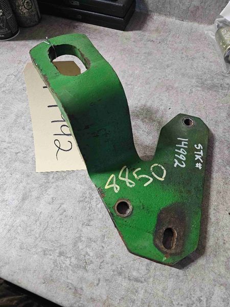Deere 8850 Exhaust Elbow Bracket