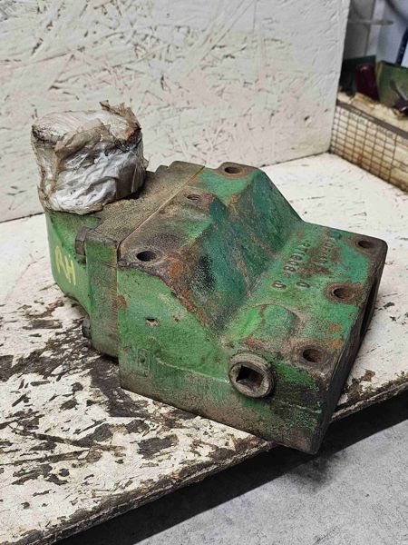 Deere 8850 Thermostat Assy. Right Bank