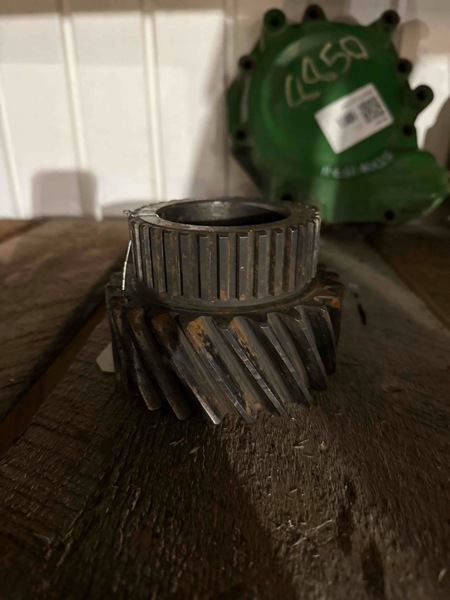 Deere 4555, 4755, 4955, 4560, 4760, 4960, 4640, 4840, 4650, 4850, 8450, 8650, 8850 Pinion Gear