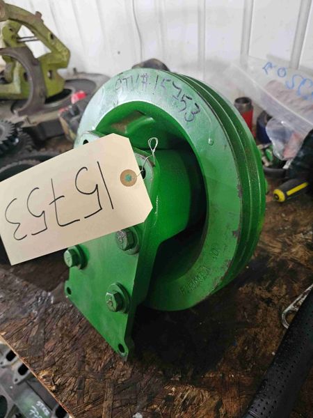Deere 8570 Fan Pulley Assy.