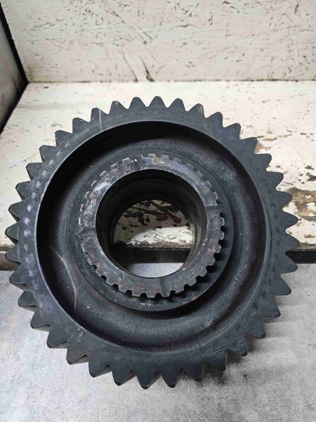 Deere 8560, 8760, 8960, 8570, 8770, 8870, 8970, 9100, 9200, 9300, 9400, 9120, 9220 Countershaft Helical Gear