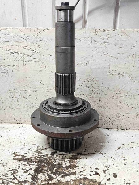 Case/case I.H. 1026, 1066, 3488, 966 Output Shaft Assy.