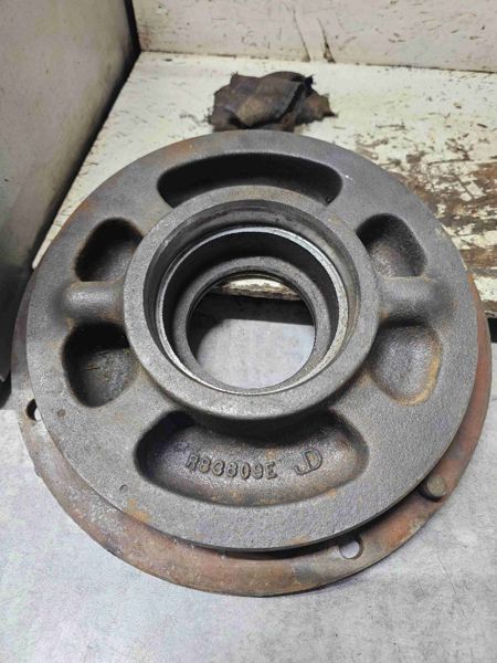 Deere 8560, 8760, 8960, 8570, 8770, 8870, 8970 Charge Pump Bearing Housing