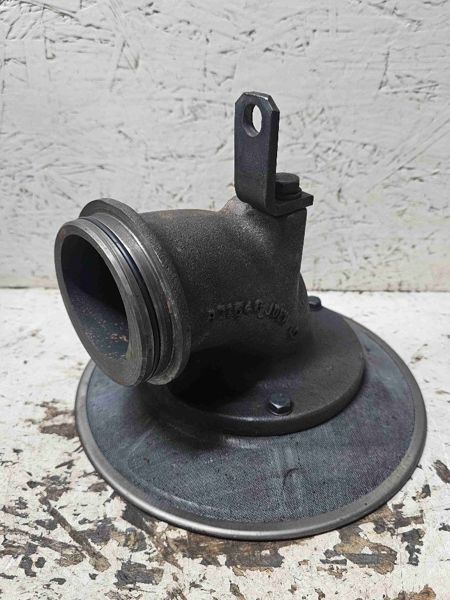 Deere 8850 Oil Elbow & Screen