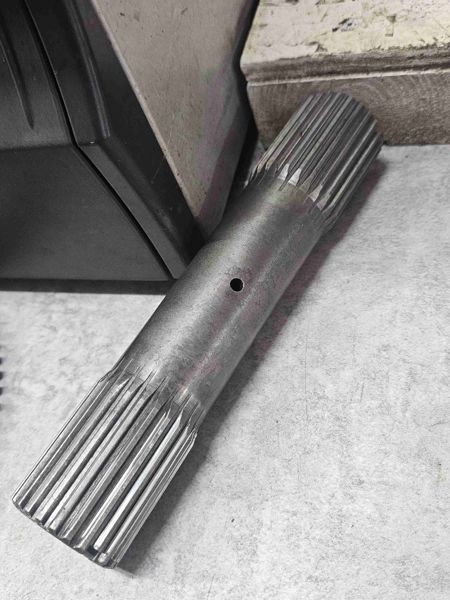 Deere 8430, 8630, 8440, 8640, 8450, 8650 Input Shaft