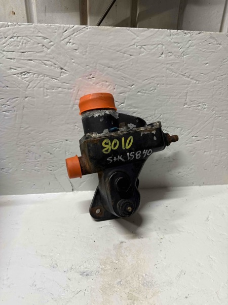 Allis Chalmers 8010, 7010, 7020, 7030, 7040, 7050, 7060, 7080, 7580, 8030, 8050, 8070 Thermostat Housing