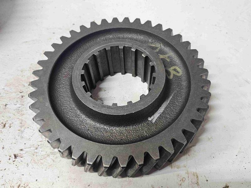 Ford/Nholland 750V, 756V, 800V, 825V, 835V, 836V, 846V, 850V, 855V, 856V, 875V, 876V, 895V, 900V, 935V, 936V, 945V, 950V, 956V, 975V, 976V RH Helical Gear, 40T