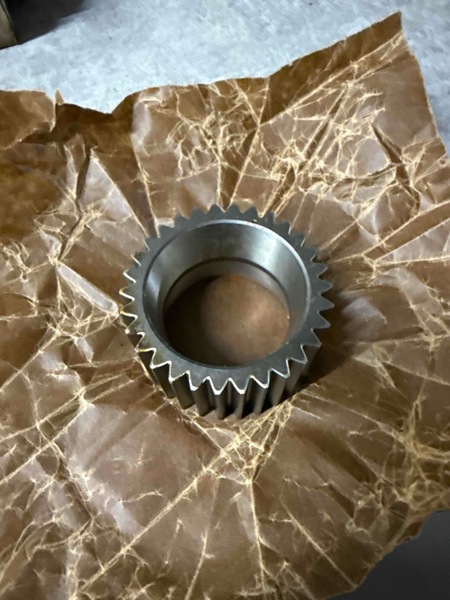 Deere 6505, 6506, 6605, 6615, 6715, 6800, 6810, 6820, 7210, 7220, 7320, 7410 Planetary Pinion Gear