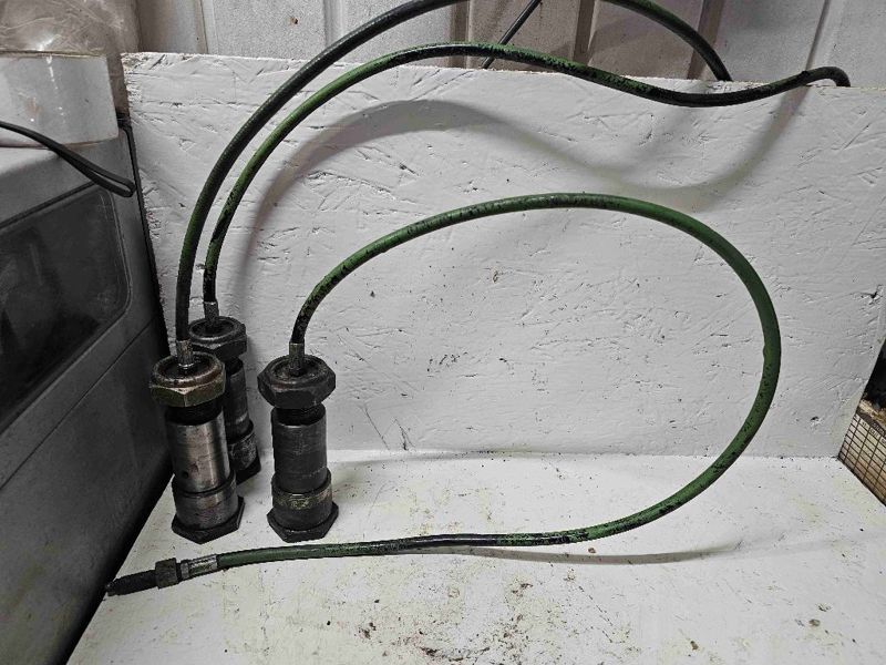 Deere 7520, 8430, 8630, 8440, 8640, 8450, 8650, 8850 Sttering Cylinder Pin & Hose