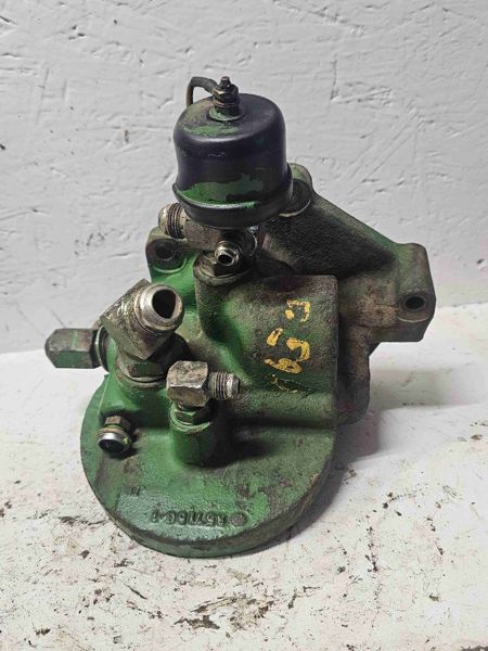 Deere 8430, 8630 Hydraulic Valve Filter Housing