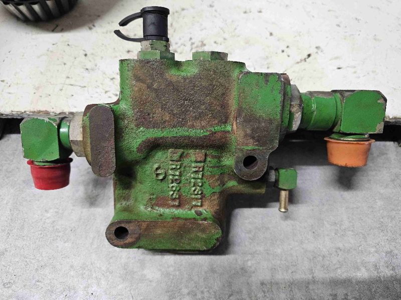 Deere 8560, 8760, 8960, 8570, 8770, 8870, 8970, 8850, 8450, 8650 Pressure Control Valve