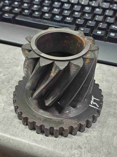 Deere 8850 Reverse Range Pinion Gear, 13T