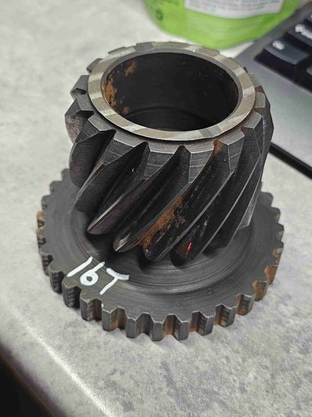 Deere 8440, 8640, 8450, 8650 Pinion Gear, Reverse Range, 16T