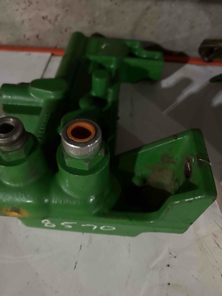 Deere 8770, 8560, 8760, 8960, 8570, 8870, 8970 Selective Control Valve Manifold