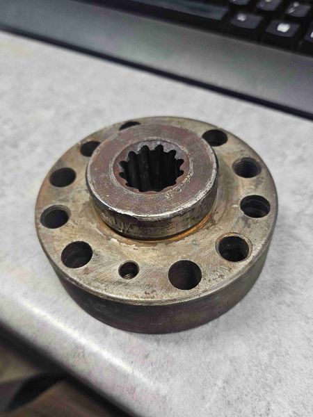 White 770, 77, 88, 880, 1550, 1555, 1650, 1600, 1655, 2-62 Pto Drive Hub