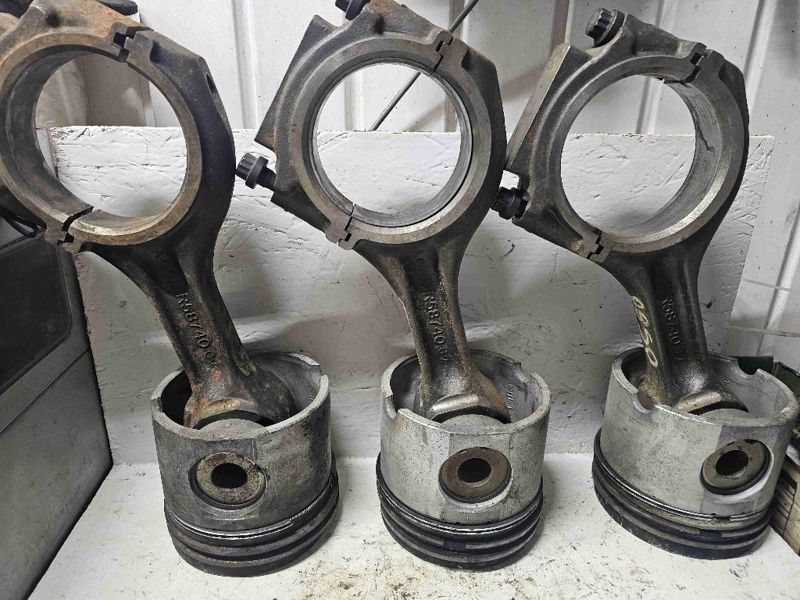Deere 8850 Connecting Rod