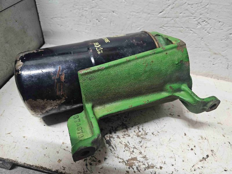 Deere 8850 Oil Bypass Filter Housing