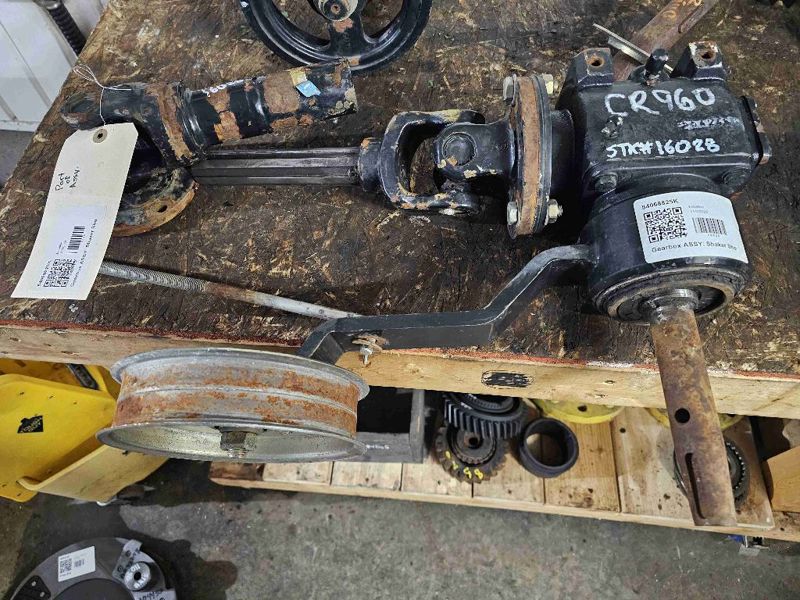 Ford/Nholland CR9040, CR9060, CR9070, CR9080, CR920, CR940, CR960, CR970, CX8080, CX8070, CX8090, CX840, CX860, CX880 Gearbox Assy. Shaker Shoe Drive