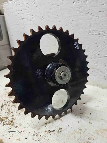 Ford/Nholland CR9040, CR9060, CR9070, CR9080, CR920, CR940, CR960, CR970, CX8070, CX8080, CX8090, CX840, CX860, CX880 Sprocket & Shaft