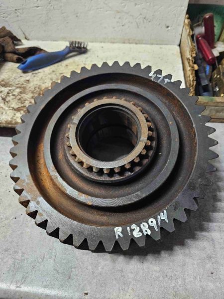 Deere 8560, 8760, 8960, 8570, 8770, 8870, 8970, 9100, 9200, 9300, 9400, 9120, 9220, 9320, 9420, 9520, 9620 Lower Countershaft Gear