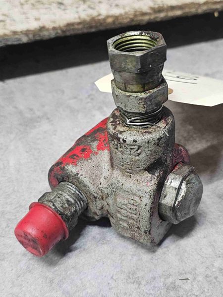 Ford/Nholland 700V, 800V, 850V, 900V Pressure Relief Valve