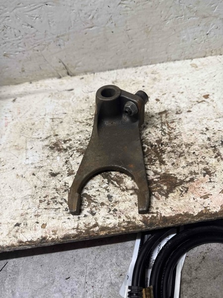 Ford/Nholland 9030V, 276V, 256V Shift Fork RH