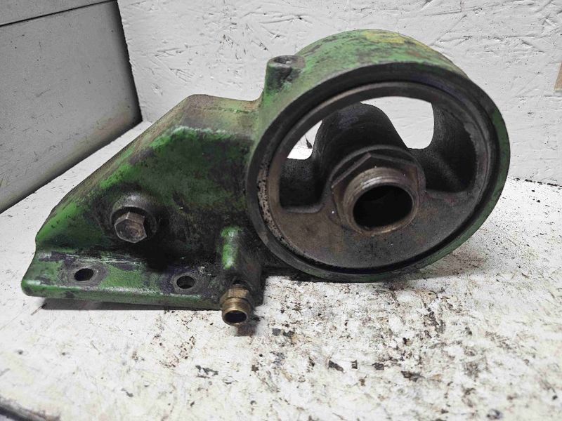 Deere 8850 Oil Filter Housing
