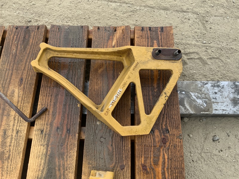 Caterpillar 349E, 349F, 352F Bracket Support