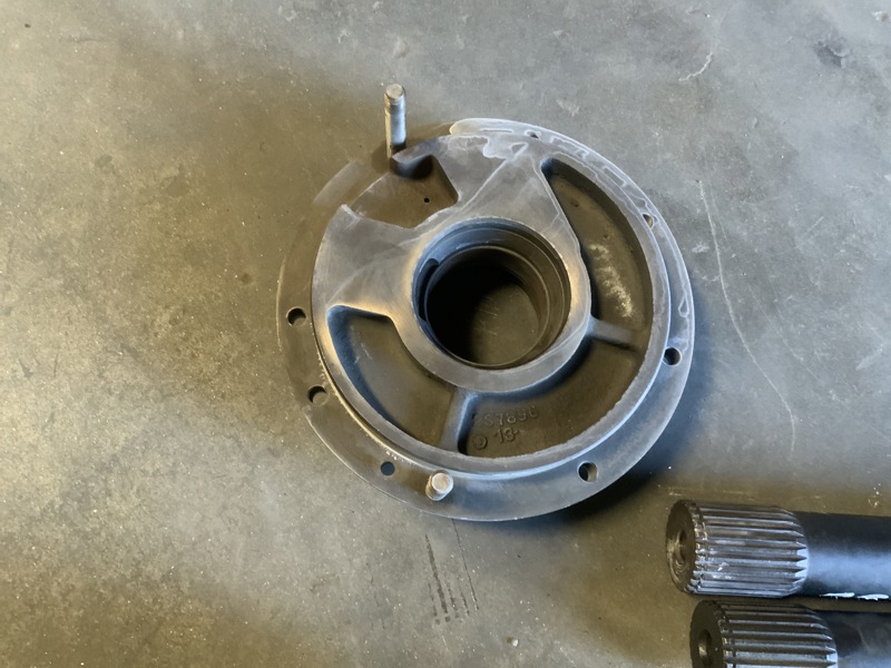 Caterpillar 651E, 657E, 657G Manifold AS - End