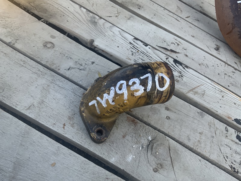 Caterpillar D10N, D10R Elbow