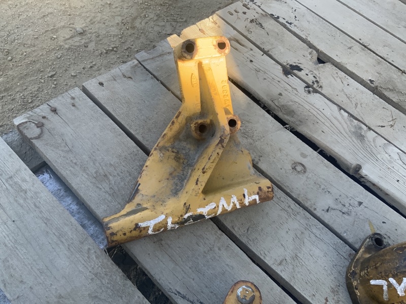 Caterpillar 631E, 637E, 651E, 657E Support - Compressor