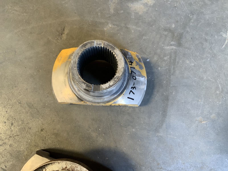 Caterpillar 988G, 988K Yoke