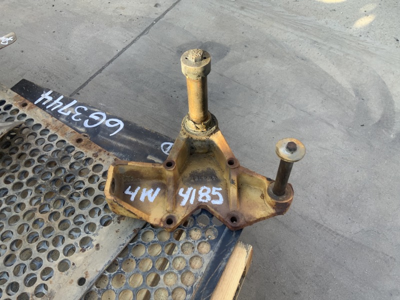 Caterpillar 651E, 657E Bracket AS - Fan
