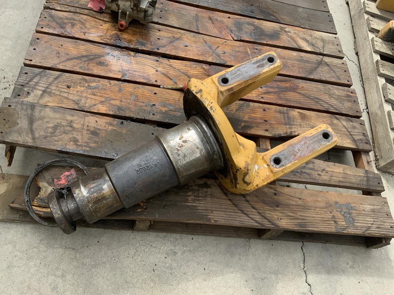 Caterpillar 824G, D10N, D10R, D10T, D9L Yoke AS