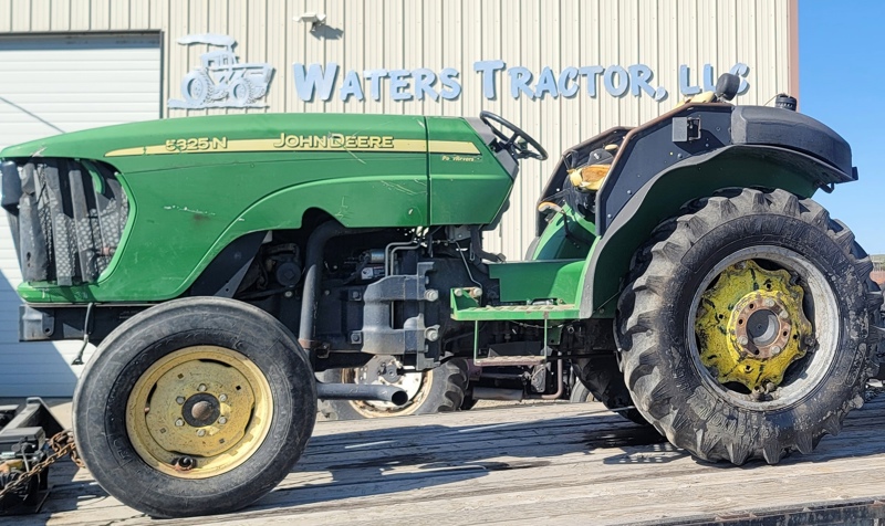 John Deere 5325N