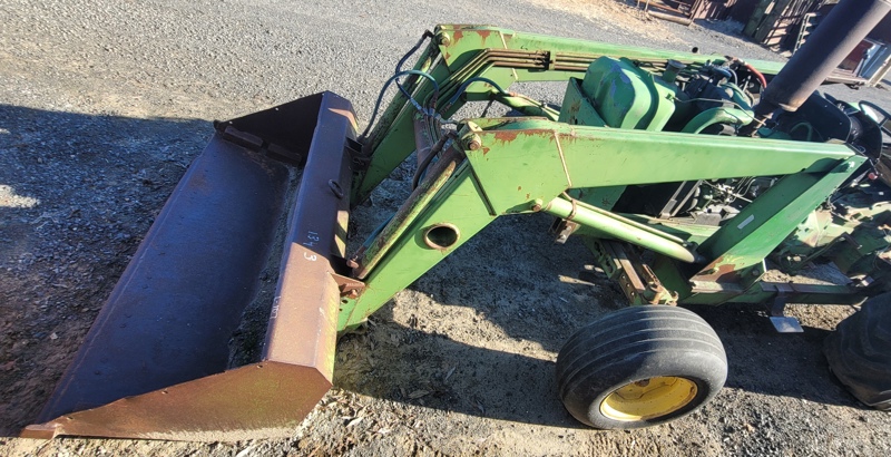 John Deere 148 Loader
