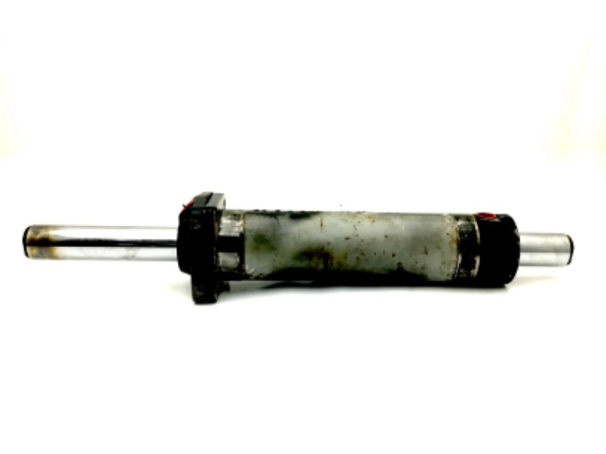 Case/case I.H. 5240 Steer Cylinder