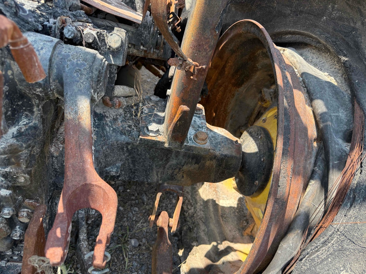 Deere 5520 RH Final Drive