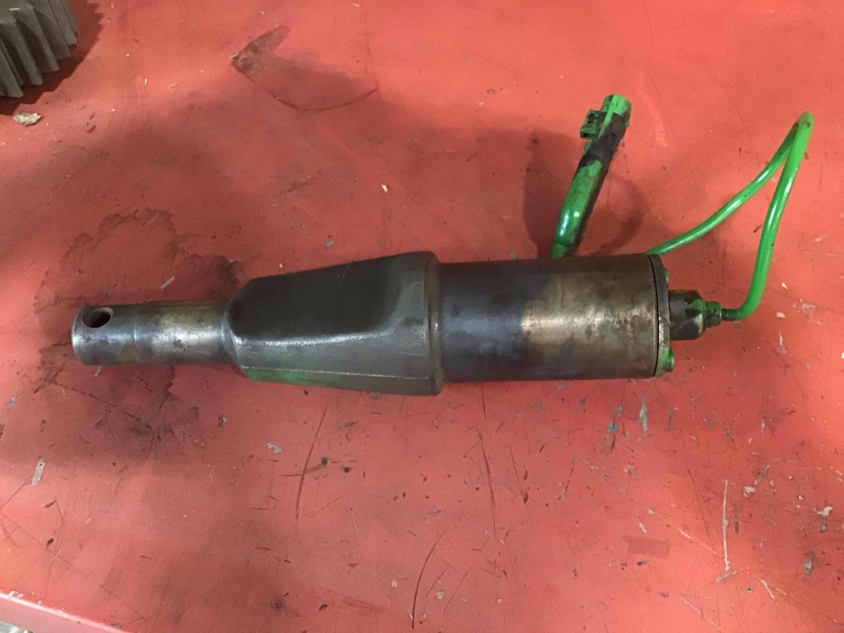 Deere 6430 Hitch Draft Sensor