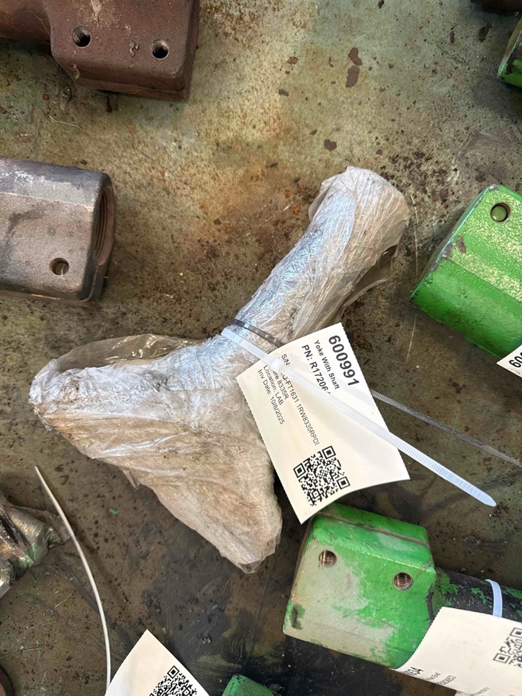 Deere 8335R Yoke With Shaft