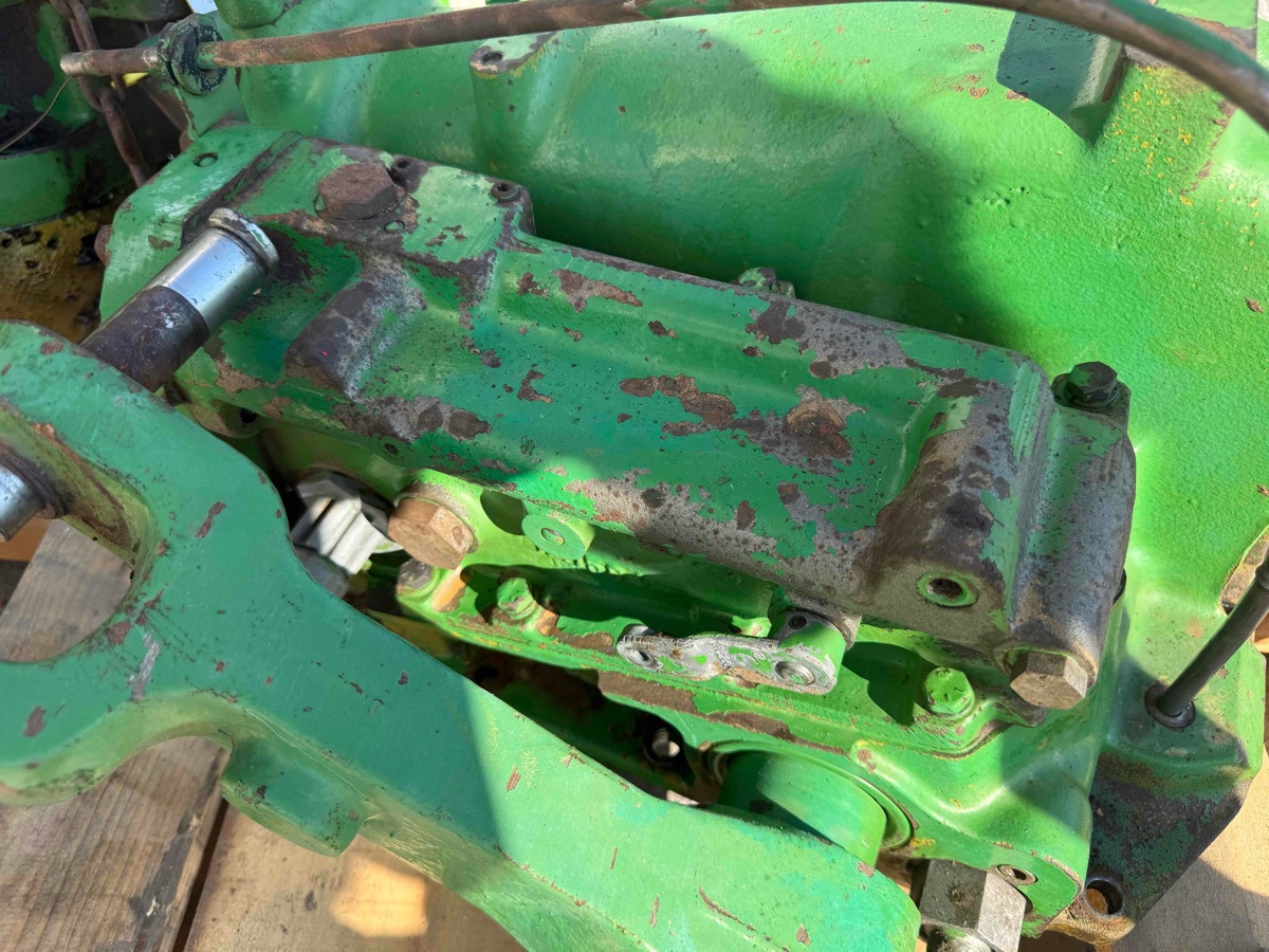 Deere 4440 Hitch & Rockshaft Valve