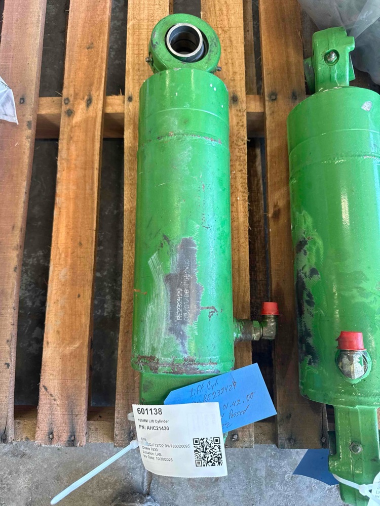 Deere 7830 100MM Lift Cylinder